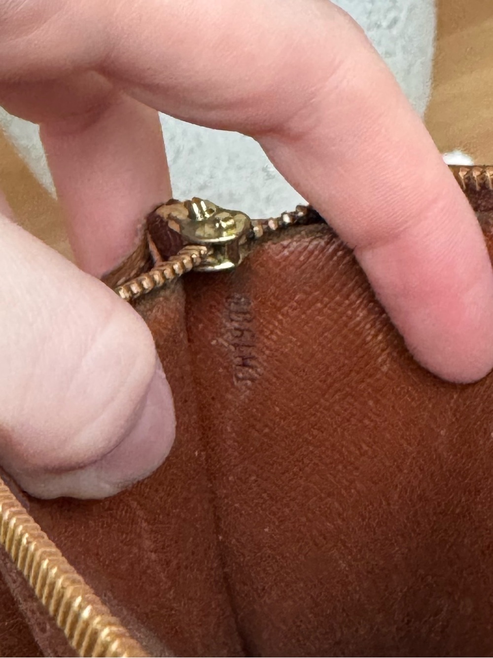 ✅AUTHENTIC✅LOUIS VUITTON WALLET ON A CHAIN - Picture 12 of 15